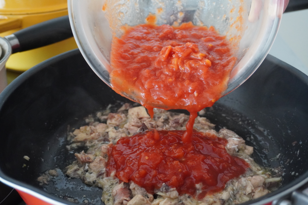 サバ缶のトマトソースパスタ