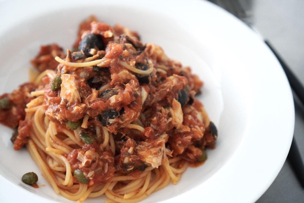 サバ缶のトマトソースパスタ