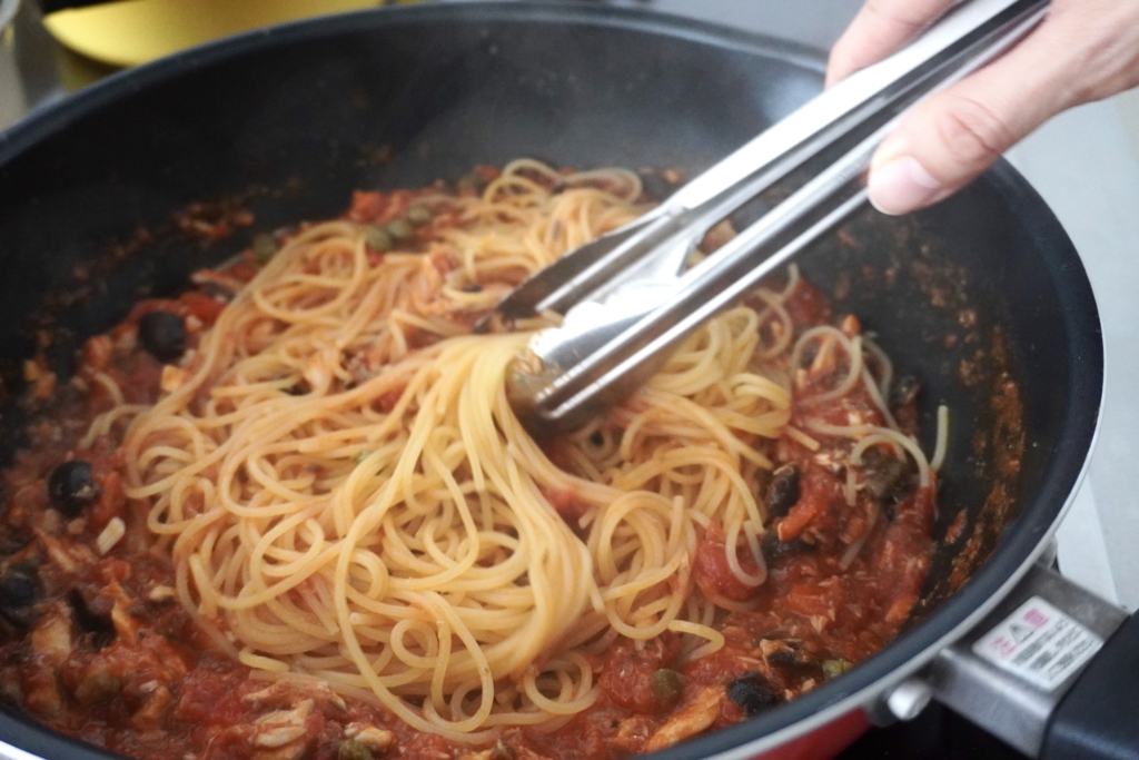 サバ缶のトマトソースパスタ