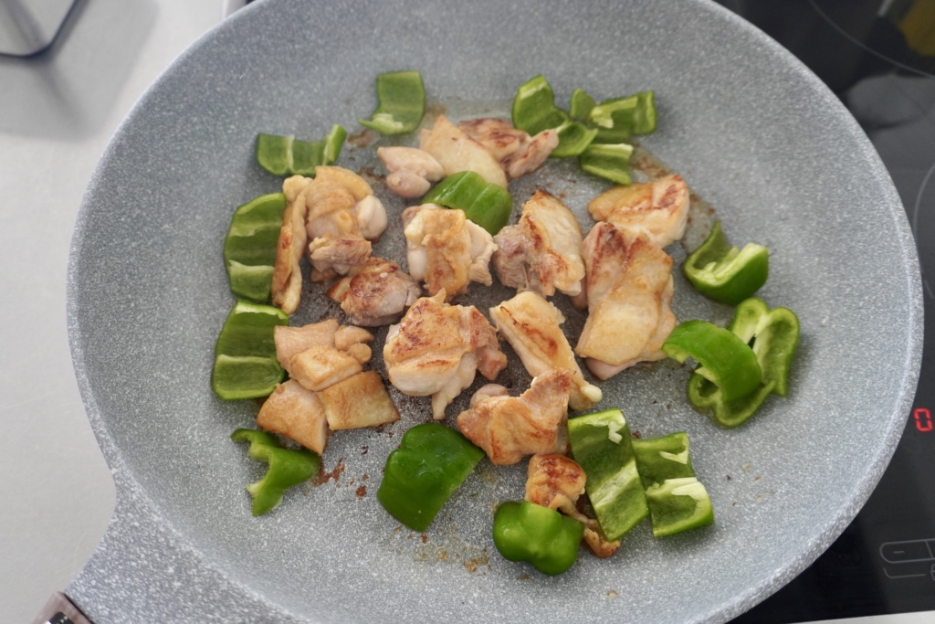 鶏肉とじゃがいもピーマンの中華煮