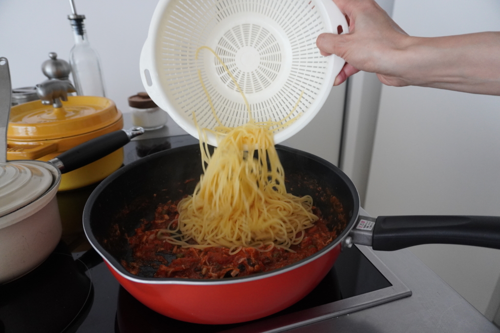 サバ缶のトマトソースパスタ