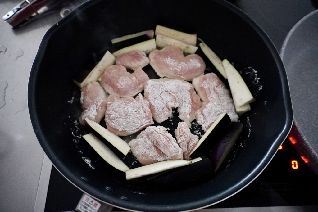 鶏むね肉となすのさっぱりおろしタレ