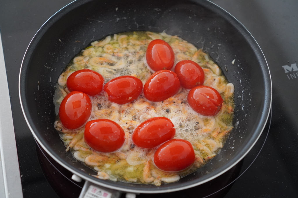 桜えびとミニトマトのパスタ