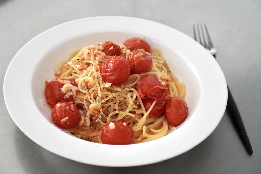 桜えびとミニトマトのパスタ