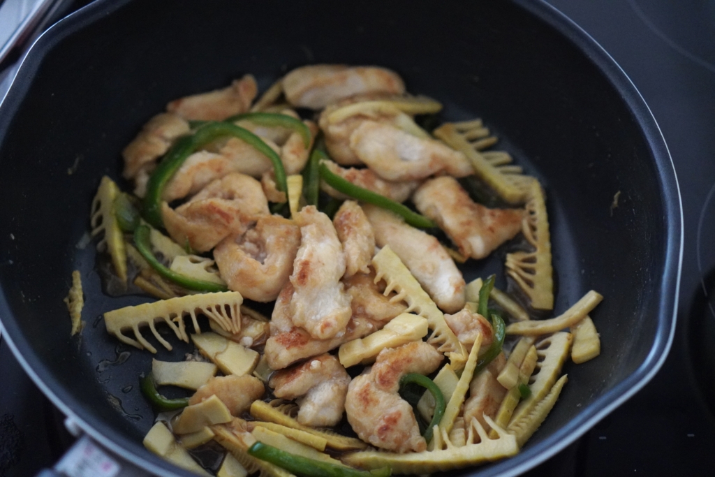 鶏肉の青椒肉絲