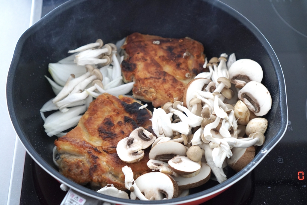 鶏肉ときのこのトマトクリーム煮