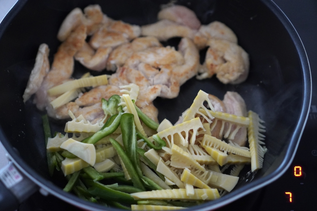 鶏肉の青椒肉絲