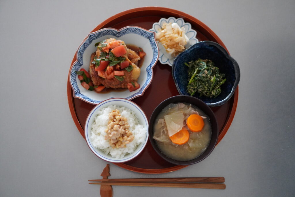 油淋鶏風〜鶏肉の大葉トマトタレ