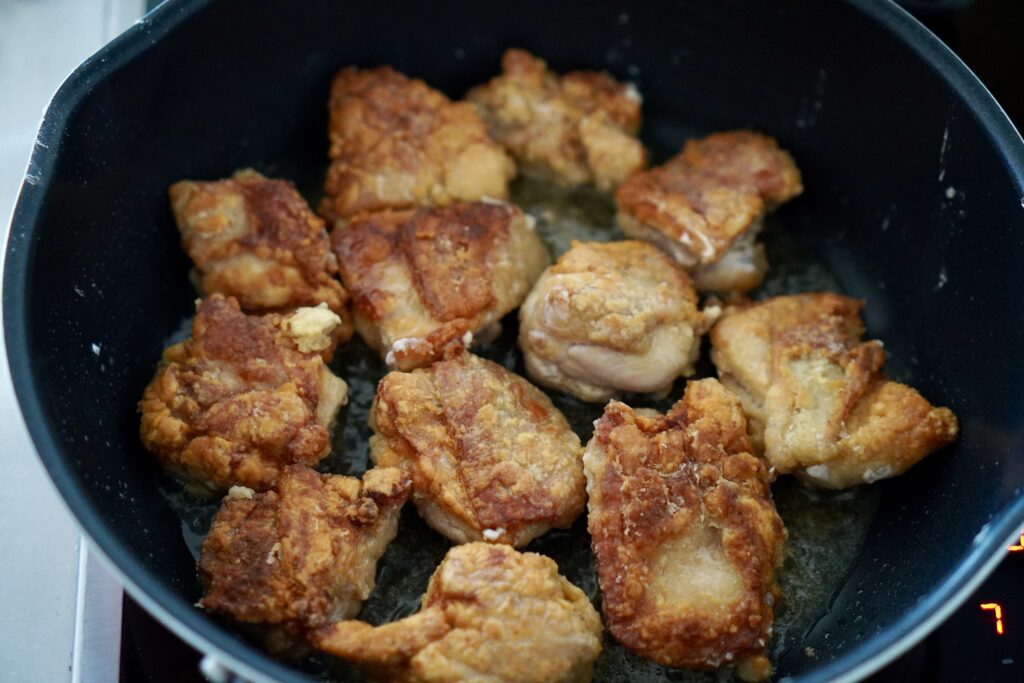 油淋鶏風〜鶏肉の大葉トマトタレ