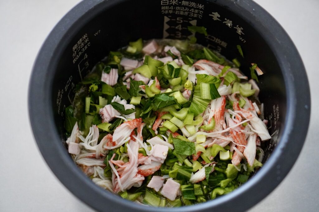 炊飯器で簡単！小松菜とカニカマのチャーハン