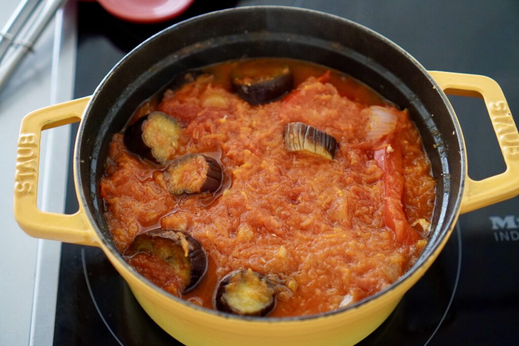 鶏肉のトマト煮込み〜すりおろし野菜が決め手！