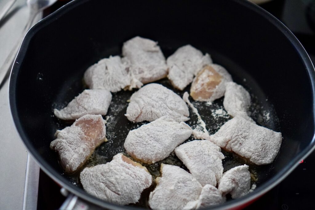 鶏肉となすの黒酢タレ