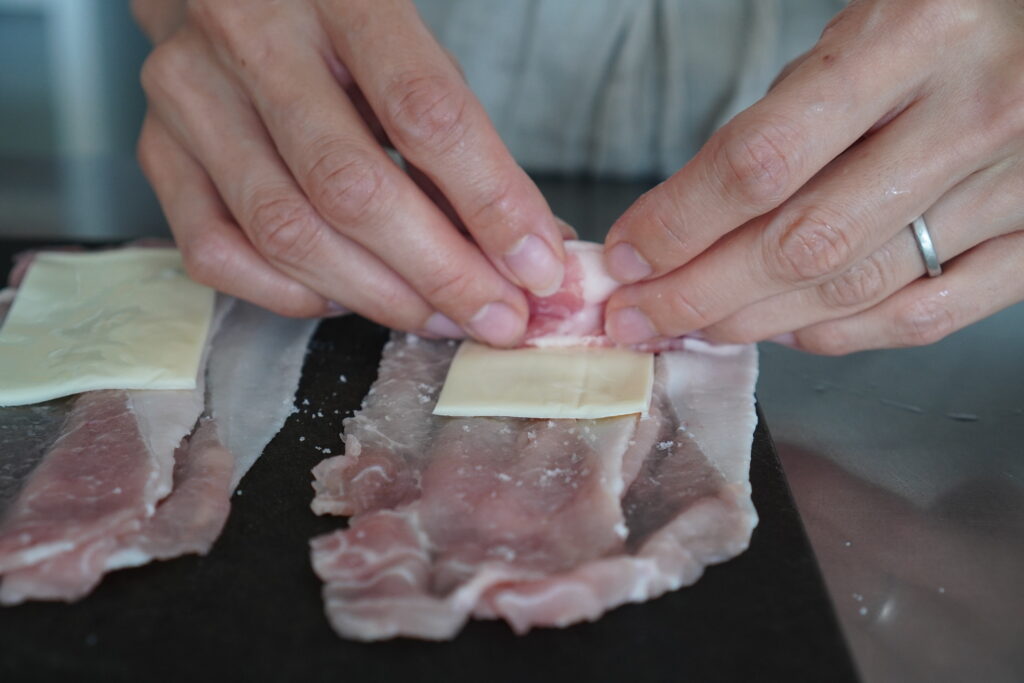 （豚ロース）しっとり豚肉のミルフィーユチーズカツ