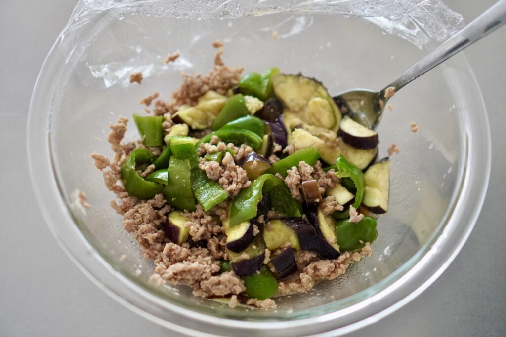 レンジで一発！なすとひき肉のオイスターソース 丼