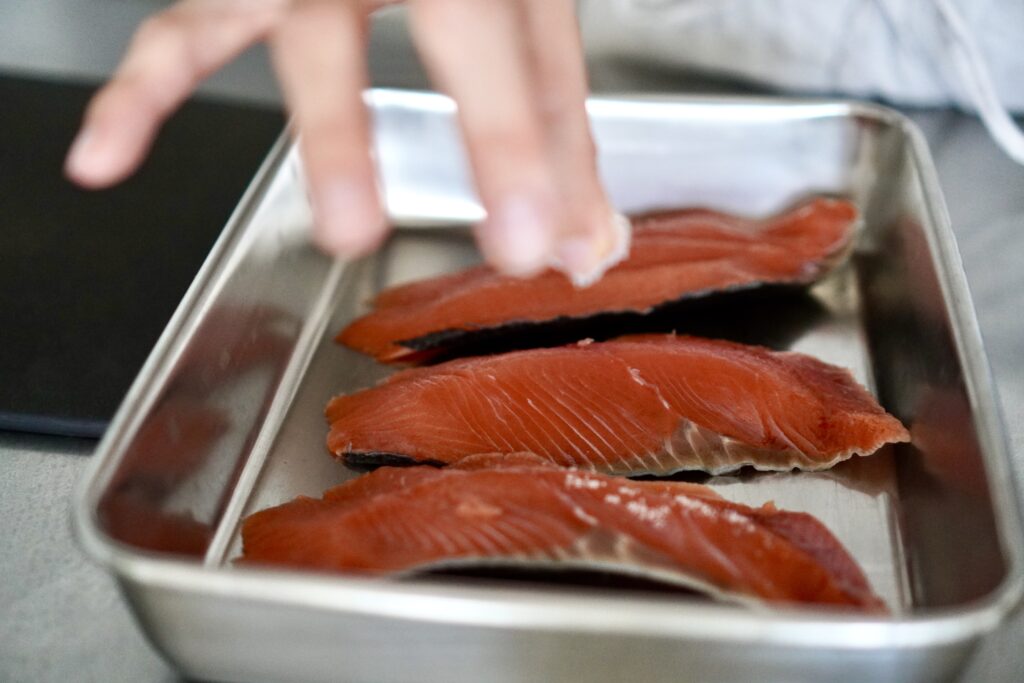 フライパンで簡単！鮭のチーズトマト煮