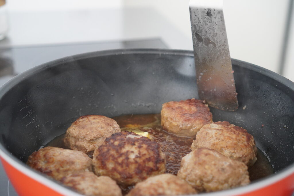 家族みんな大好き〜照り焼きチーズハンバーグ