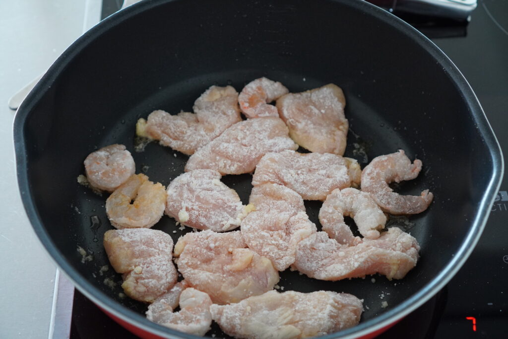 具沢山エビチリ--鶏肉もうずらの卵も入れちゃうよ