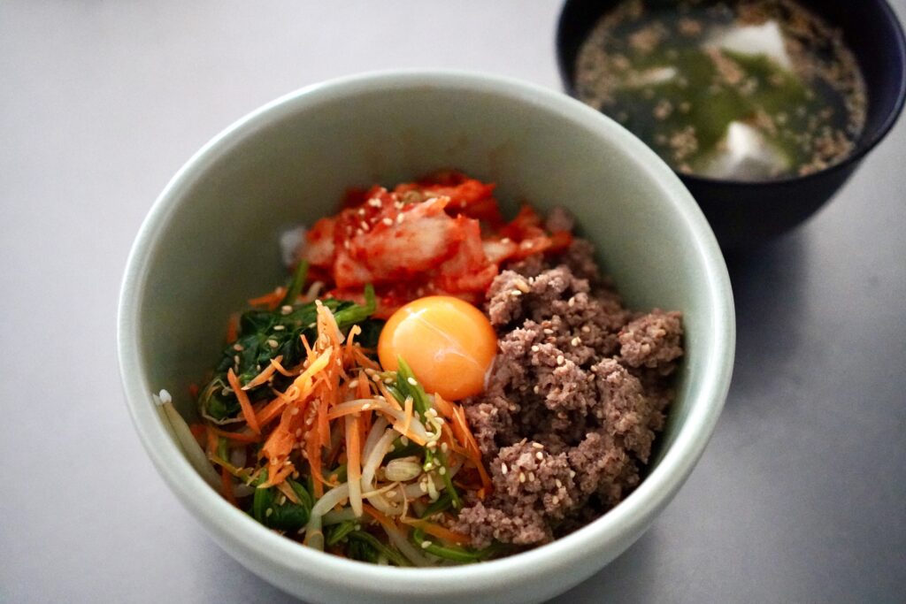 レンジで完結！そぼろビビンバ丼