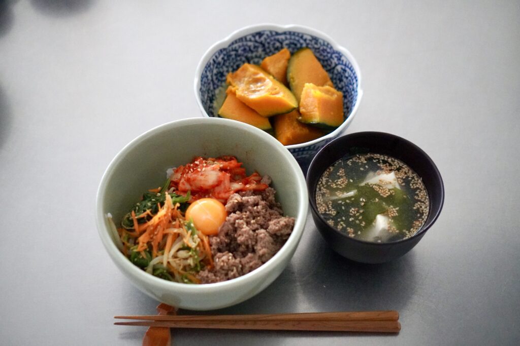 レンジで完結！そぼろビビンバ丼