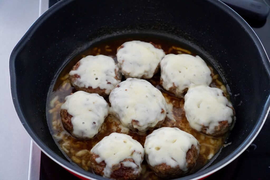 家族みんな大好き〜照り焼きチーズハンバーグ