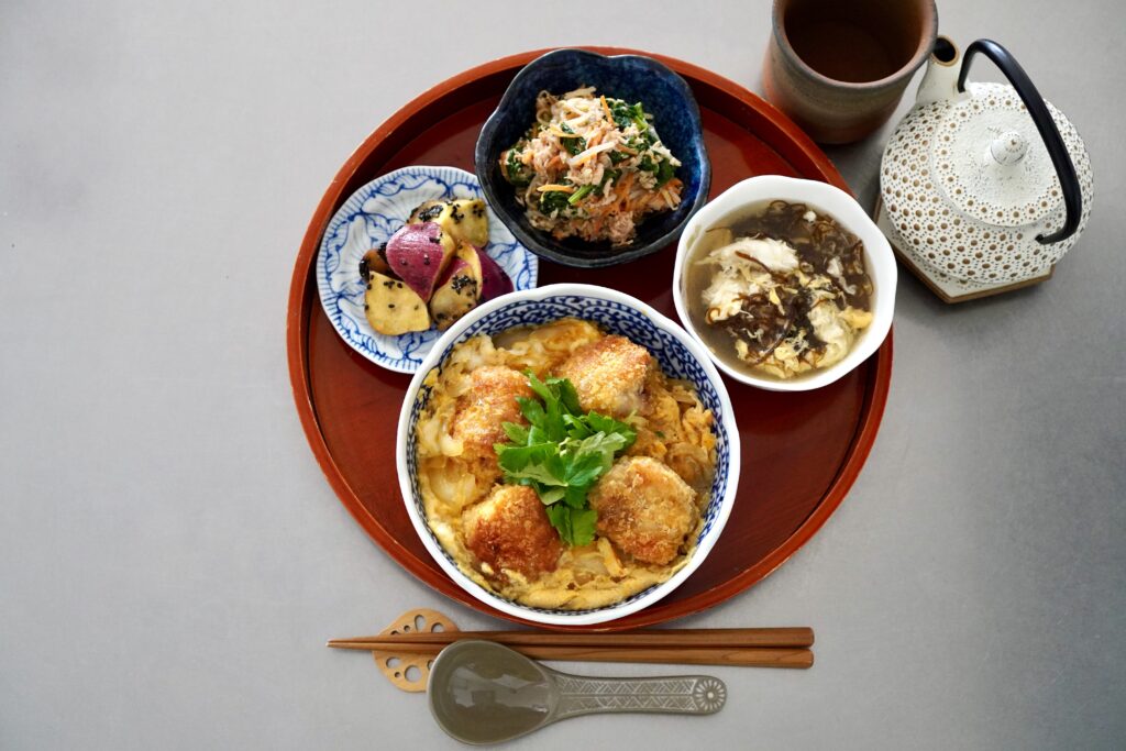 とろーり卵のふわふわ豚こまボールカツ丼