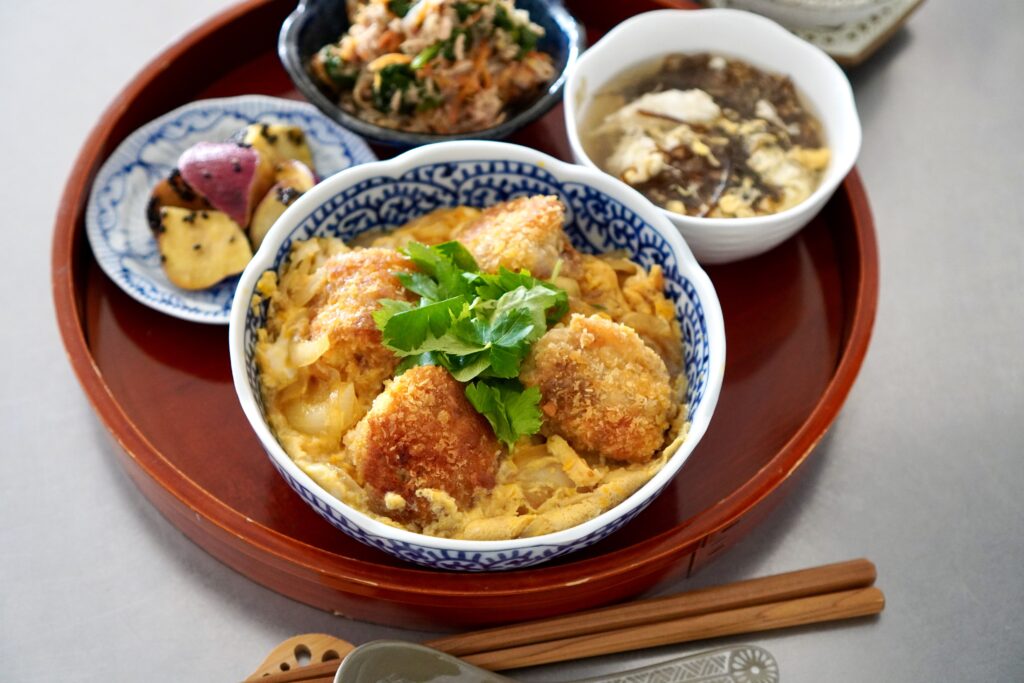 とろーり卵のふわふわ豚こまボールカツ丼