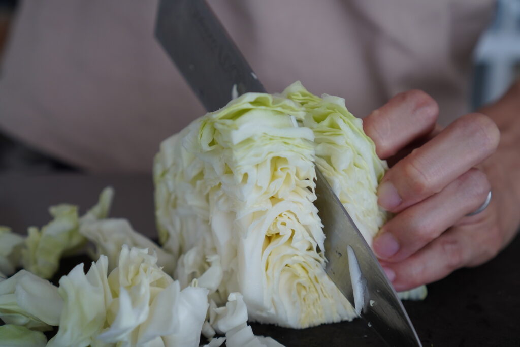 たまに食べたくなるキャベツと油揚げの煮物