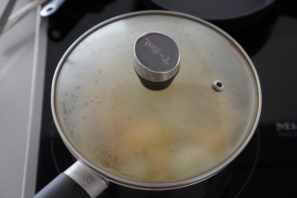 たまに食べたくなるキャベツと油揚げの煮物