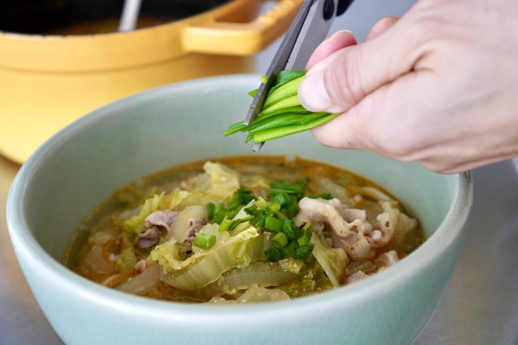 コクうま！やみつき！白菜と豚バラの辛味噌うどんのレシピ