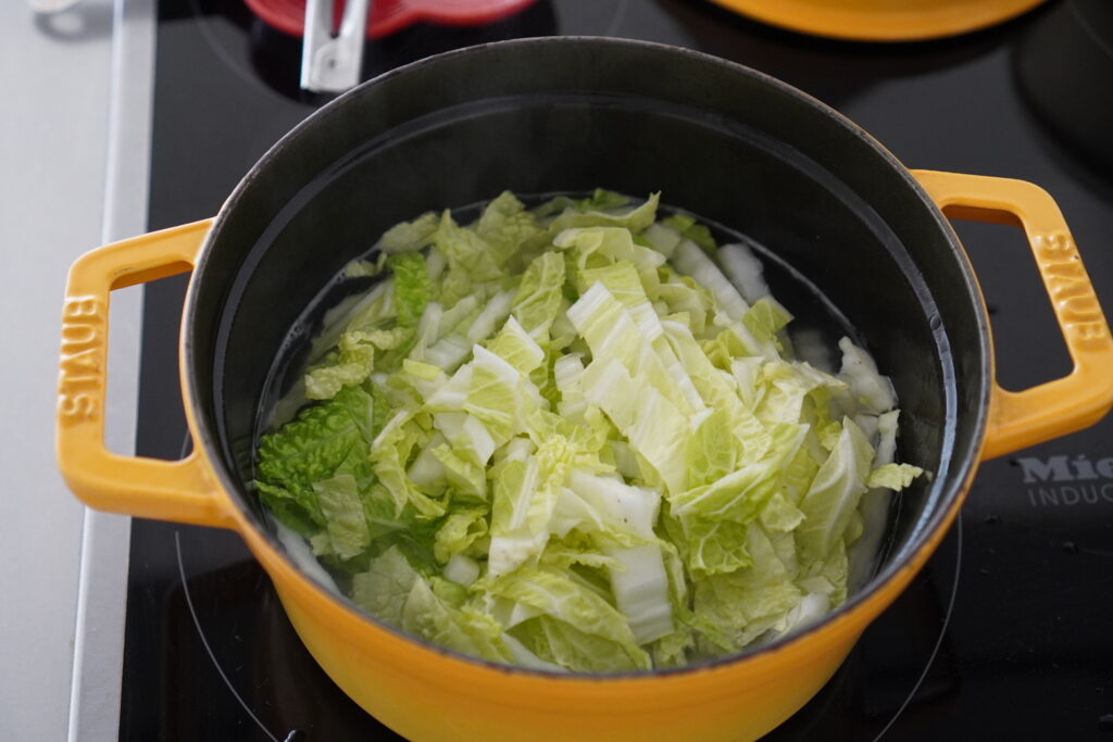 コクうま！やみつき！白菜と豚バラの辛味噌うどんのレシピ