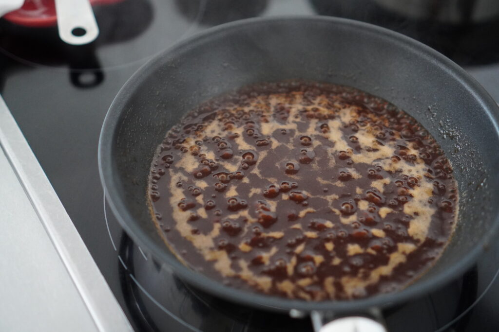 デミグラスソースで食べる"巻かない"ロールキャベツのレシピ